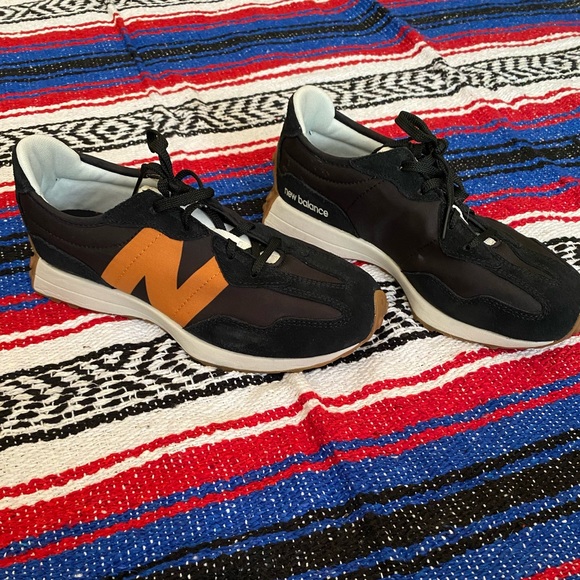 New Balance Shoes - New Balance 327. Women’s 8.